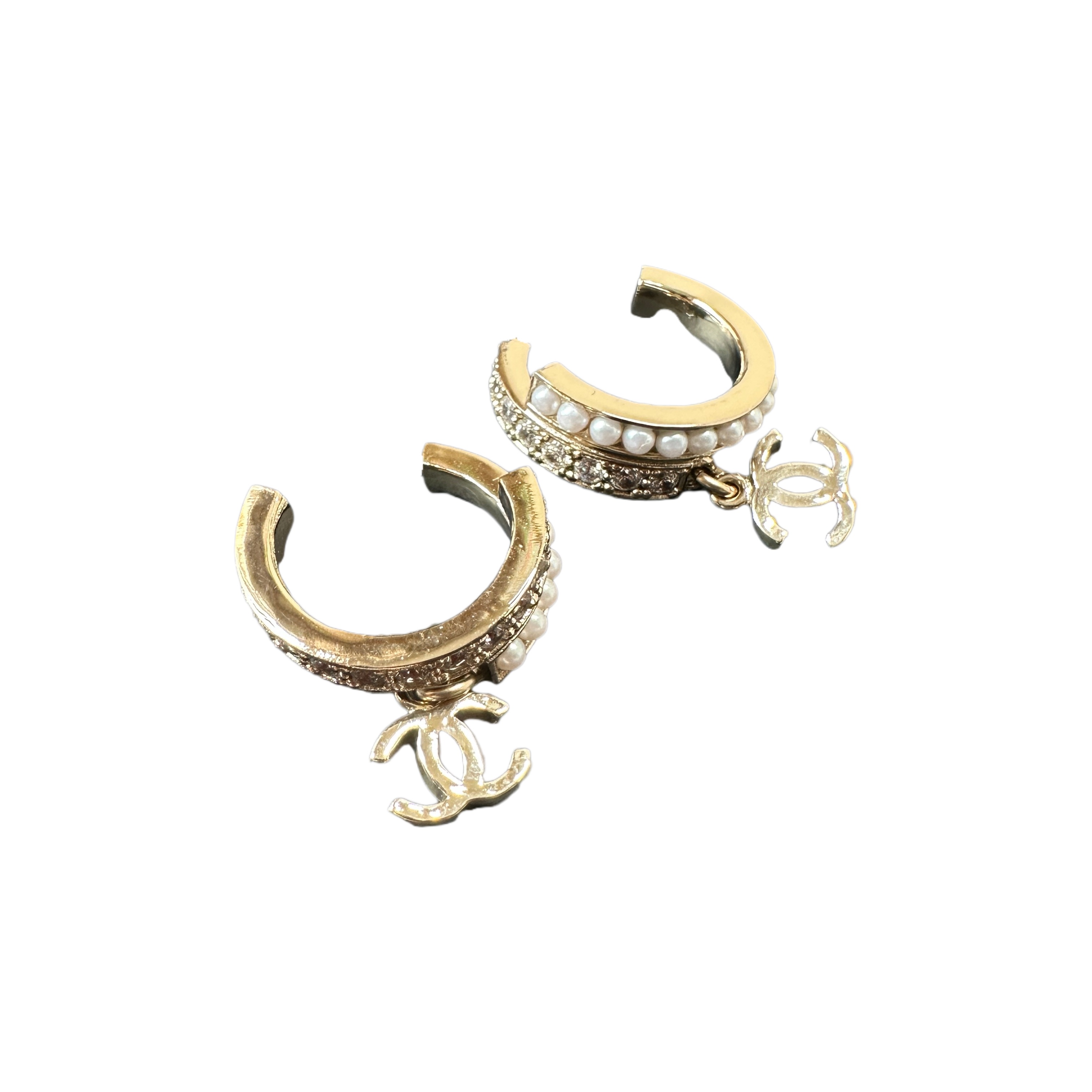 (Women) CHANEL Gold Double C Earrings with Pearls and Rhinestones for Women. AB9107-B08627-NJ198