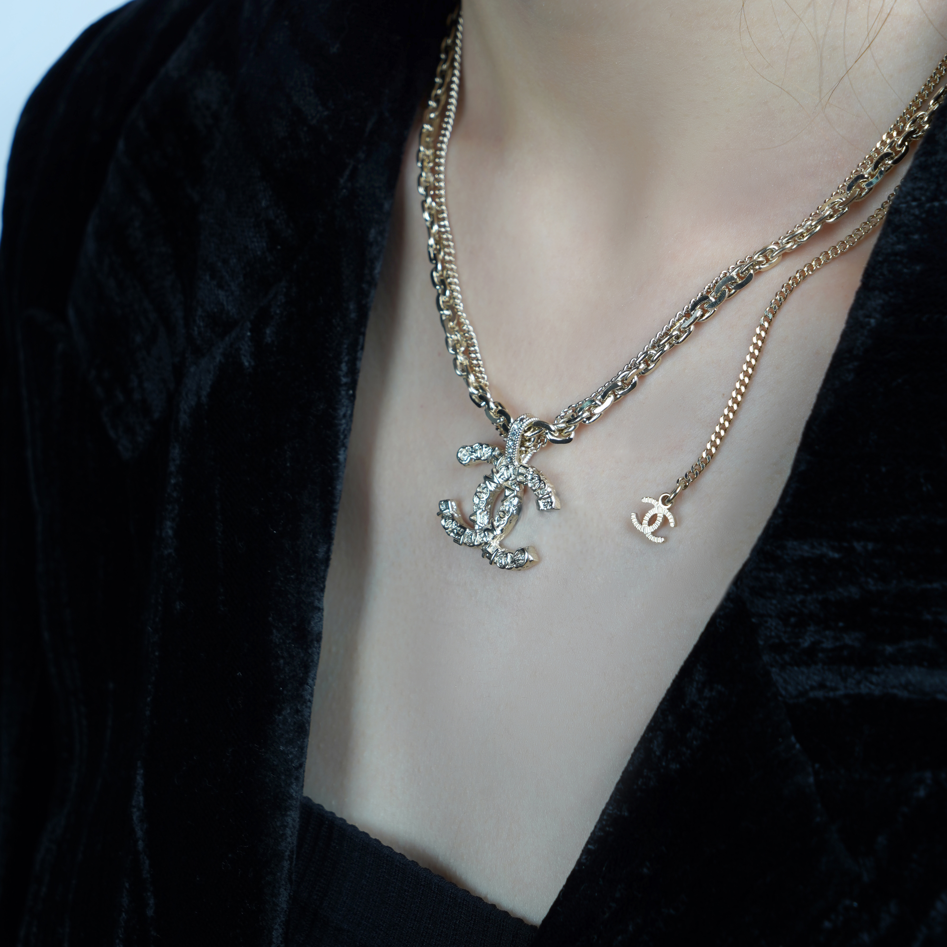 (Women) CHANEL Gold Double C Embossed Metal Necklace for Women Gold AB6095-B05288-NB905 圖 5