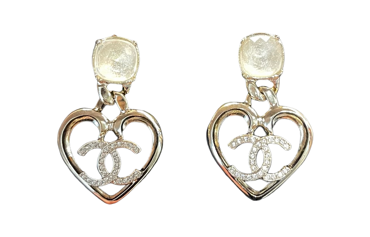 (Women) CHANEL Gold Fashion Logo Heart Pendant Earrings for Women. ABA100B10034NM080