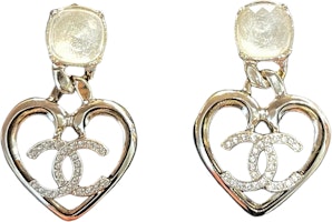 (Women) CHANEL Gold Fashion Logo Heart Pendant Earrings for Women. ABA100B10034NM080 (Women) CHANEL Gold Fashion Logo Heart Pendant Earrings for Women. ABA100B10034NM080