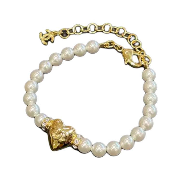 (Women) CHANEL Gold Heart-Shaped Bracelet with Faux Pearls & Rhinestones for Women. ABD085-B16158-NW376 圖 3