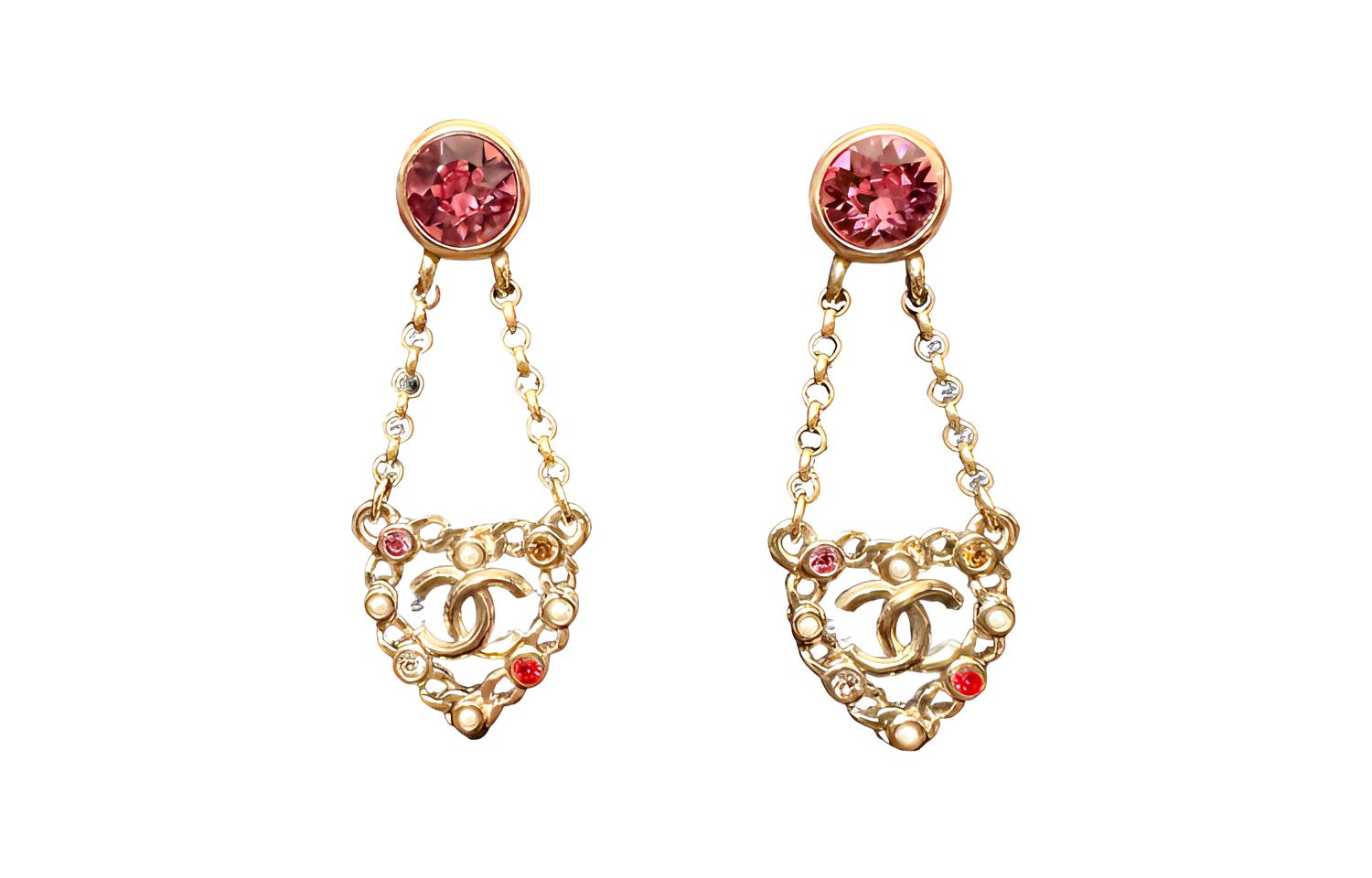 (Women) CHANEL Gold Heart-Shaped Minimalist Elegant Fashion Earrings for Women. AB5895B04970NB285