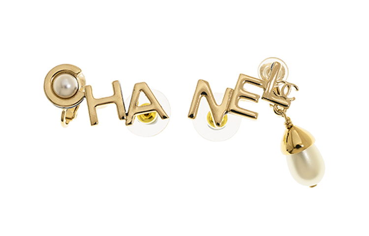 Lookbook (Women) CHANEL Gold Stylish Fashion Earrings for Women AB9508GP