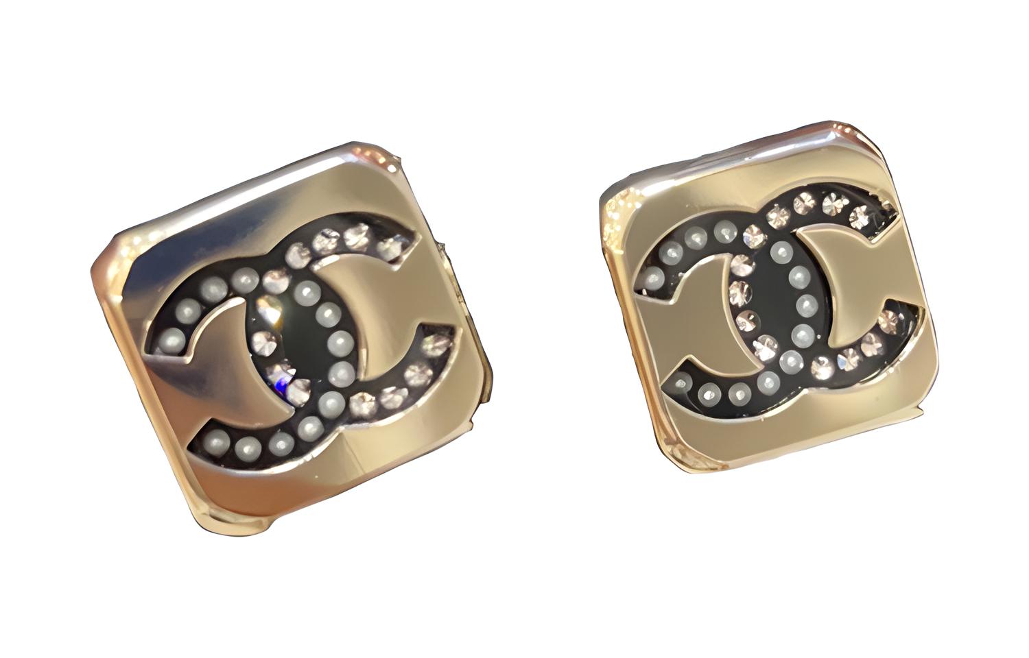 (Women) CHANEL Gold Vintage Square Earrings Half Diamond Half Pearl . AB7971-B07766-NH116