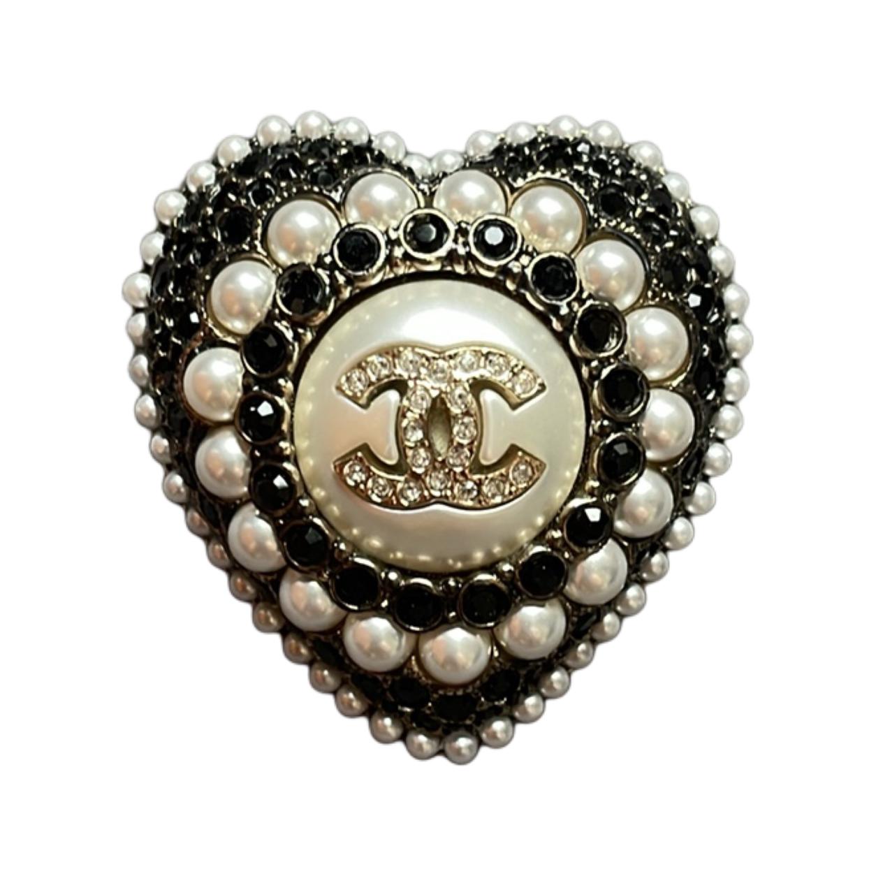 Order (W) 香奈兒女士心形裝飾黑色胸針 AB9393B09088