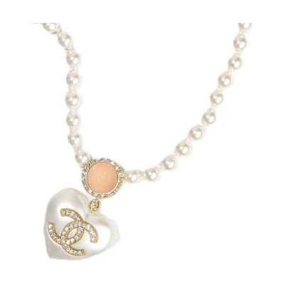 (Women) CHANEL Heart Shape Pendant Necklace for Women in Pearl White Resin and Metal. AB7012-B06558-NF087