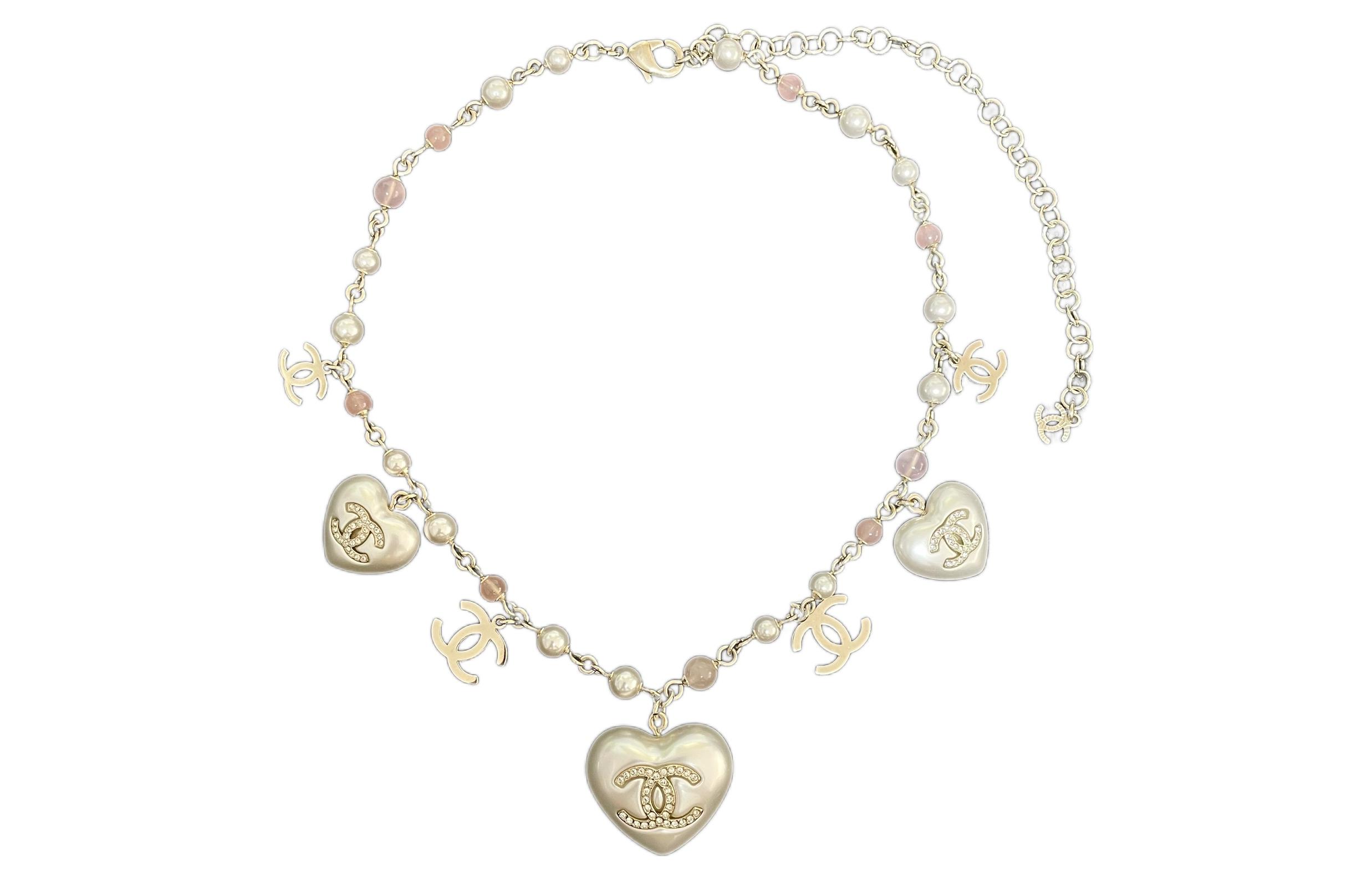 (Women) CHANEL Heart Shape Triple Pearl Necklace with Crystals and Gold-Tone Metal. AB7002B06559NF087 圖 2