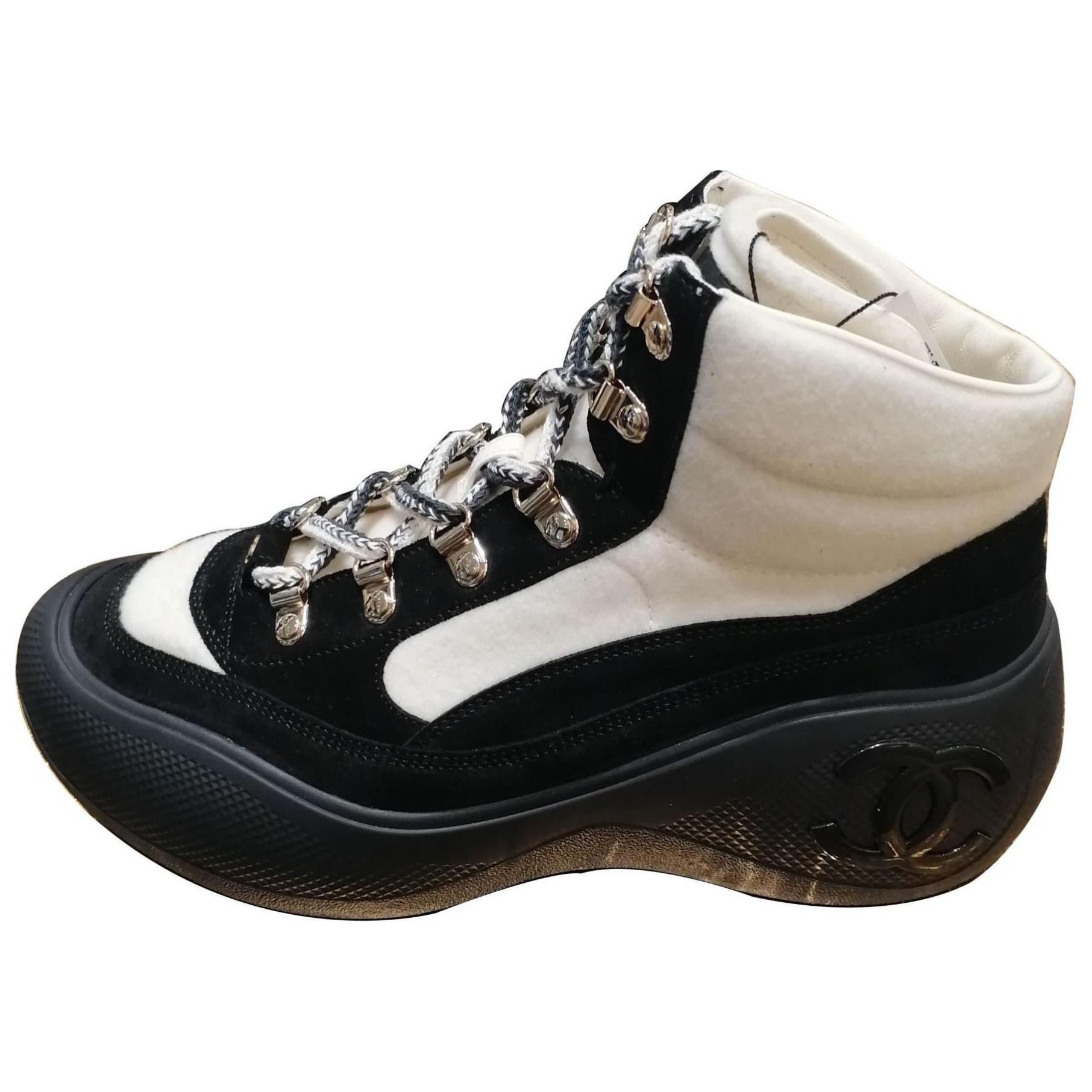 (W) Chanel High-Top Sneaker 'Ivory White and Black'