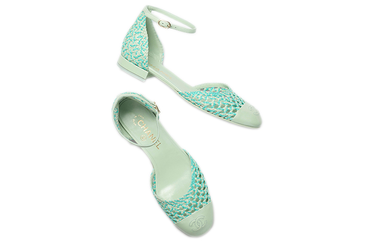 Shop CHANEL 香奈兒 編織小羊皮平底鞋 女款 綠藍