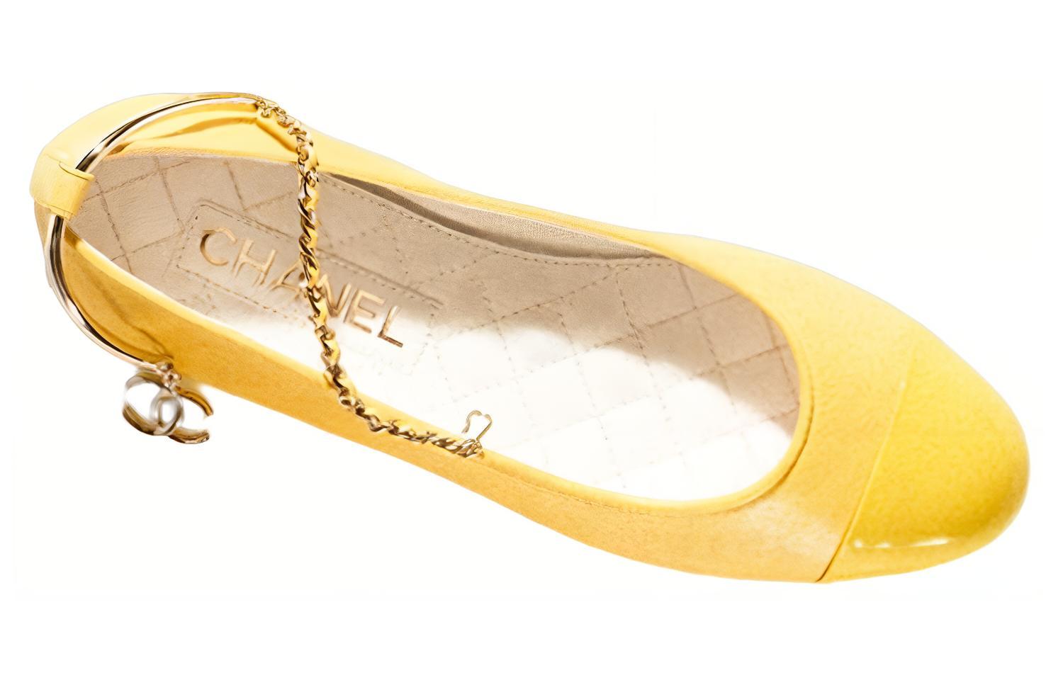 Shop CHANEL 香奈兒 羊皮革平底鞋 女款 黃色