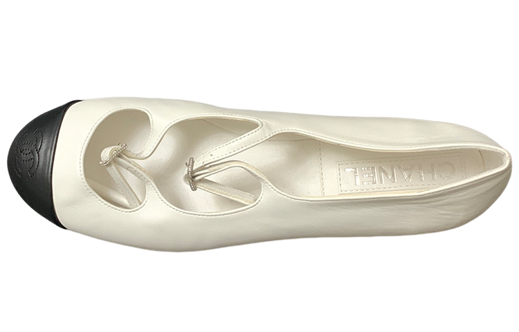 Lookbook (W) Chanel Low-Top Kulit Cap-Toe Gesper 'Hitam dan Putih' G39514-Y56416-K5471