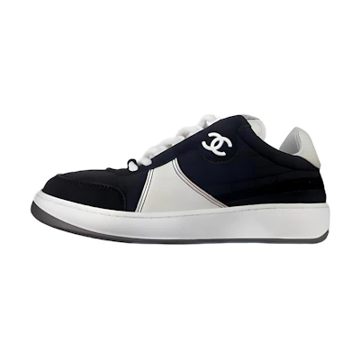 (W) Chanel Leather Low-Top Lace-Up 'Fashion Sneaker Black and White'