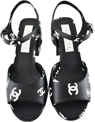 (W) Chanel Leder Rundzehen-Sandalen mit Schnalle und Blockabsatz ''8.5cm Schwarz'' G38973-X56530-K4210 Lookbook (W) Chanel Leder Rundzehen-Sandalen mit Schnalle und Blockabsatz ''8.5cm Schwarz'' G38973-X56530-K4210