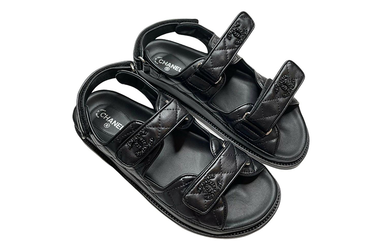 Lookbook (W) Sandal Kulit Chanel 'Hitam Modis Kasual' G31848-X01000-94305