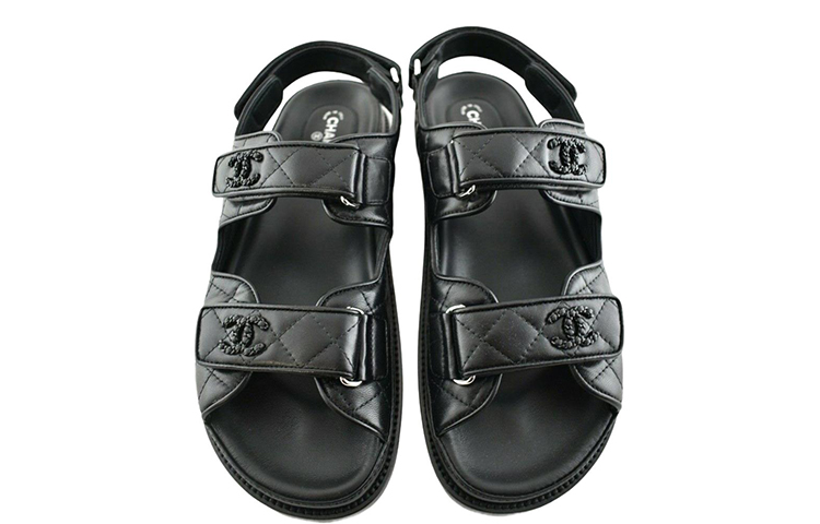 Shop (W) Sandal Kulit Chanel 'Hitam Modis Kasual' G31848-X01000-94305