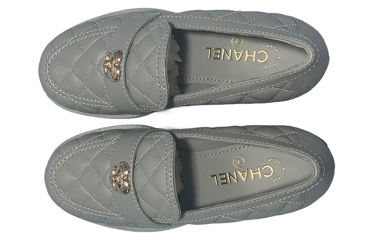 Shop (W) Chanel Sepatu Slip-On Kulit Hak Blok 'Abu-abu' G39697-X01000-0S075