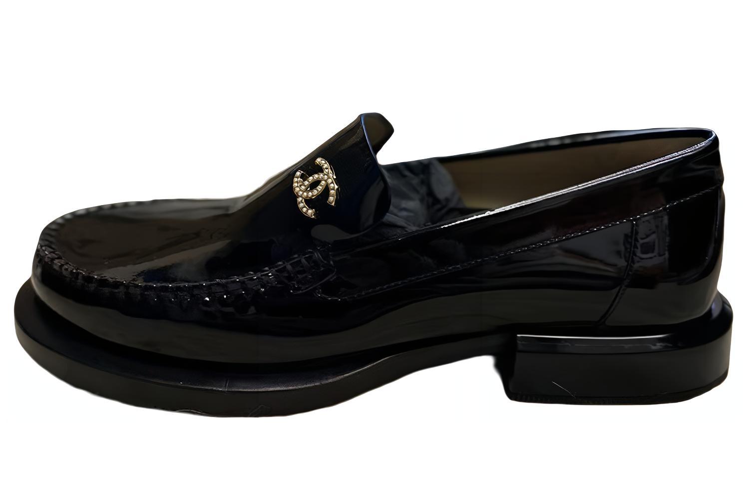 (W) Chanel Loafer 'Pearl Logo Black Patent'