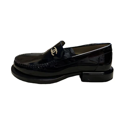 (W) Chanel Loafer 'Pearl Logo Black Patent'