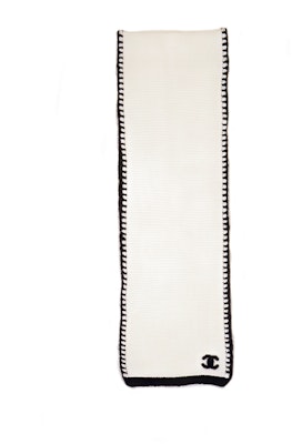 (W) 샤넬 로고 화이트 울 스카프. AA9202B13195N0936 Buy (W) 샤넬 로고 화이트 울 스카프. AA9202B13195N0936