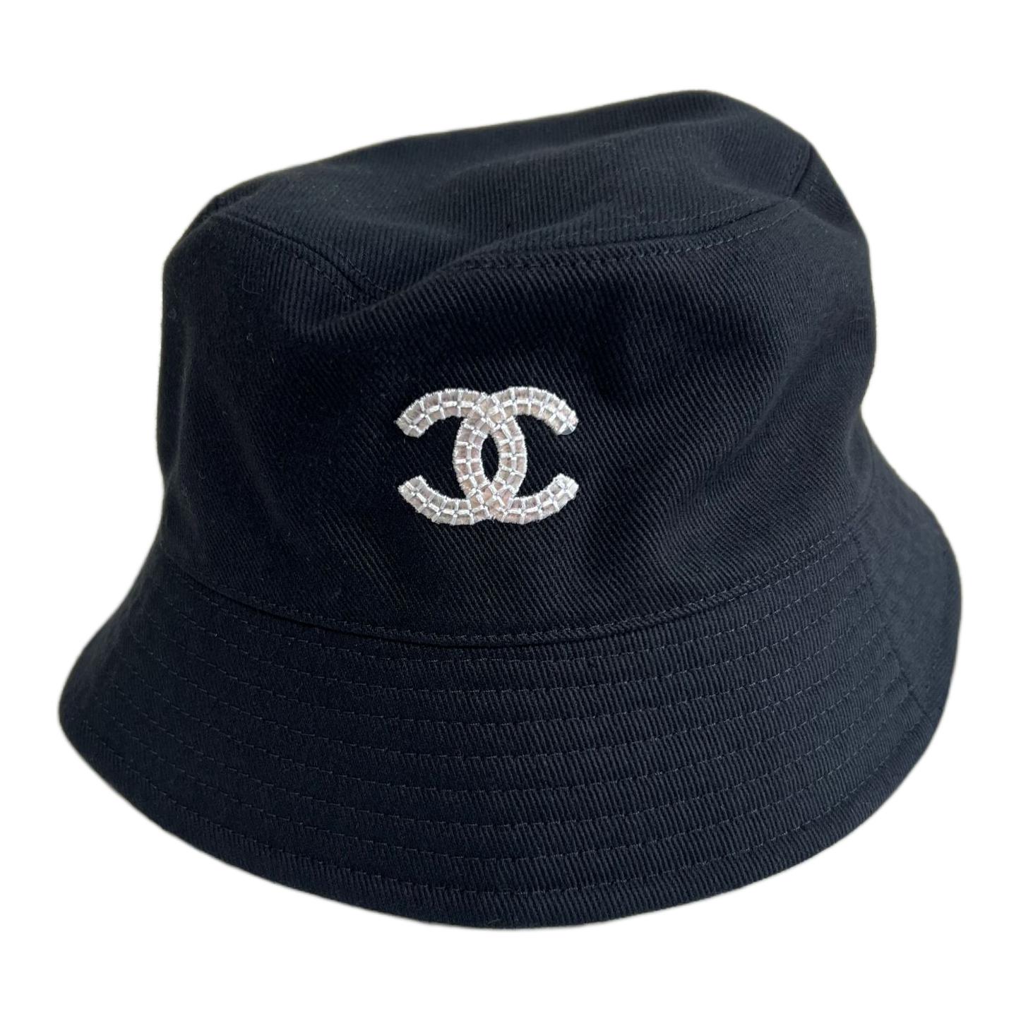 (Women) CHANEL Logo Black Fisherman Hat Women. AA9866B1593894305