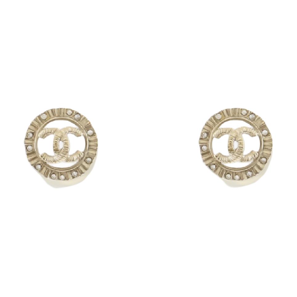 (Women) CHANEL Logo Metallic Gold Earrings for Women - Gold. ABD335B16228 圖 2