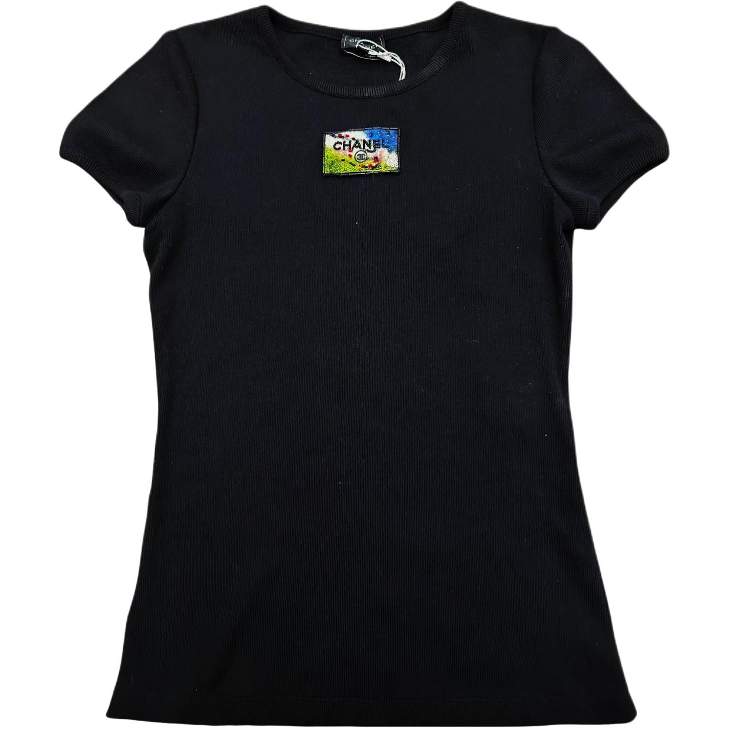 (Women) CHANEL Logo Patch Crewneck Pullover SS23  T-Shirt Black. P74094-V64275-94305