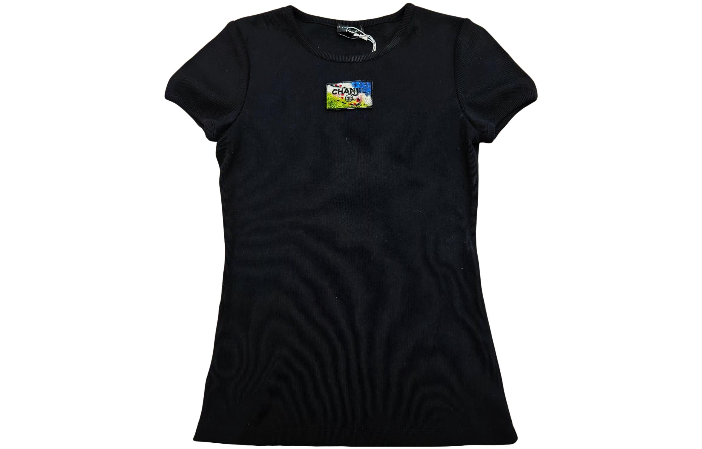 Order (W) 香奈儿标志补丁圆领黑色短袖T恤 SS23款式. P74094-V64275-94305