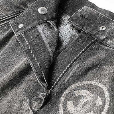 (Women) CHANEL Logo Patch Short Denim Skirt Women’s - Grey. P74035-V65658-NL656 Purchase (Women) CHANEL Logo Patch Short Denim Skirt Women’s - Grey. P74035-V65658-NL656