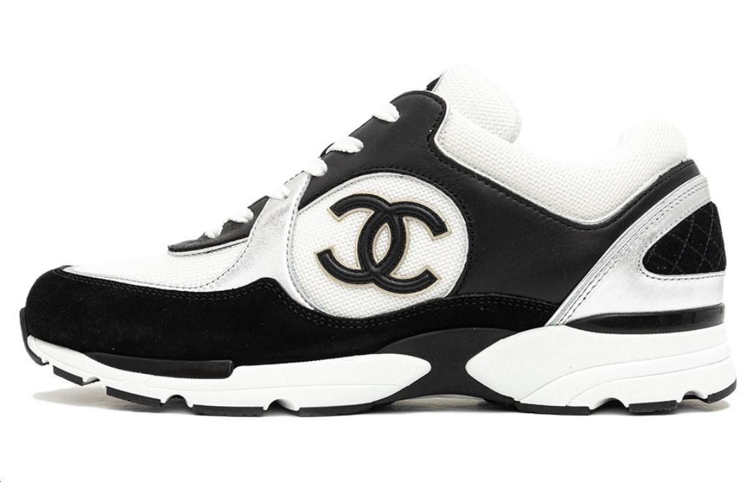 (W) Chanel Low-Top Sneaker 'Black Leather Logo'