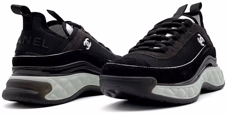 Buy (Women) Chanel Low-Top Sneaker in Fabric and Calfskin Buy (Women) Chanel Low-Top Sneaker in Fabric and Calfskin