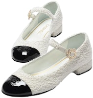 香奈兒 CHANEL 女款瑪麗珍白色平底鞋 Lookbook 香奈兒 CHANEL 女款瑪麗珍白色平底鞋