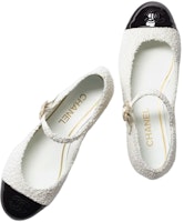 香奈兒 CHANEL 女款瑪麗珍白色平底鞋 Shop 香奈兒 CHANEL 女款瑪麗珍白色平底鞋