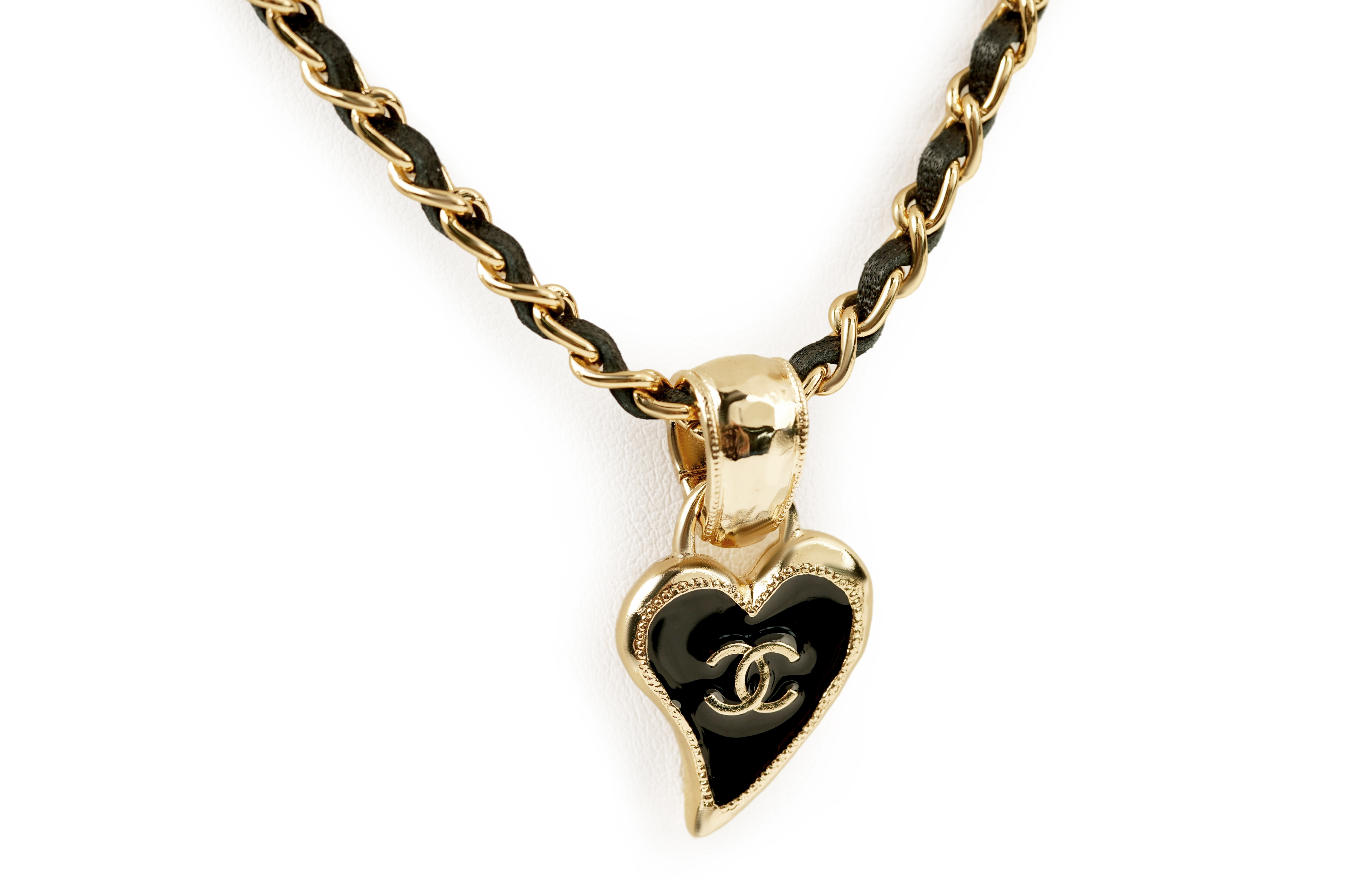 (Women) CHANEL Metal & Calfskin Double C Heart Necklace Black Gold  Jewelry AB8139-B07862-NH376 圖 2