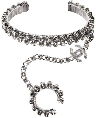 (W) CHANEL Gelang Logam dengan Permata Rhinestones dan Mutiara Kerang. AB7144-B06755-NF457 Buy (W) CHANEL Gelang Logam dengan Permata Rhinestones dan Mutiara Kerang. AB7144-B06755-NF457