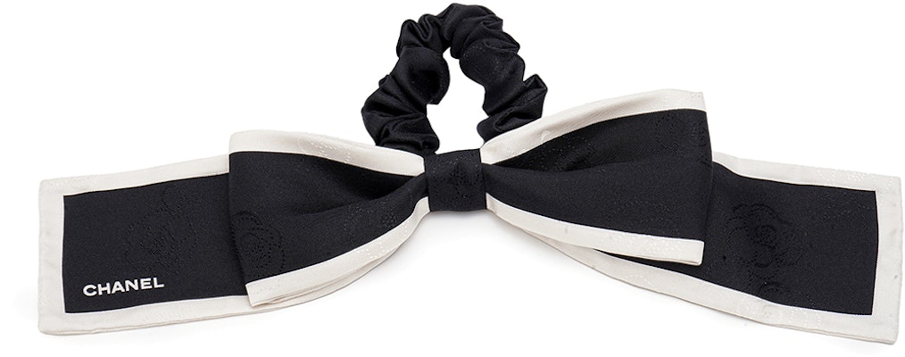 (W) 샤넬 여성용 파티 스타일 실크 트윌 헤어 액세서리. AA7530-B05602-94305 Lookbook (W) 샤넬 여성용 파티 스타일 실크 트윌 헤어 액세서리. AA7530-B05602-94305