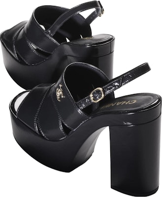 (W) Sandal Chanel Kulit Patent 'Sleek One-Strap' 10.5cm 'Hitam' G45016-B13070-94305 Shop (W) Sandal Chanel Kulit Patent 'Sleek One-Strap' 10.5cm 'Hitam' G45016-B13070-94305