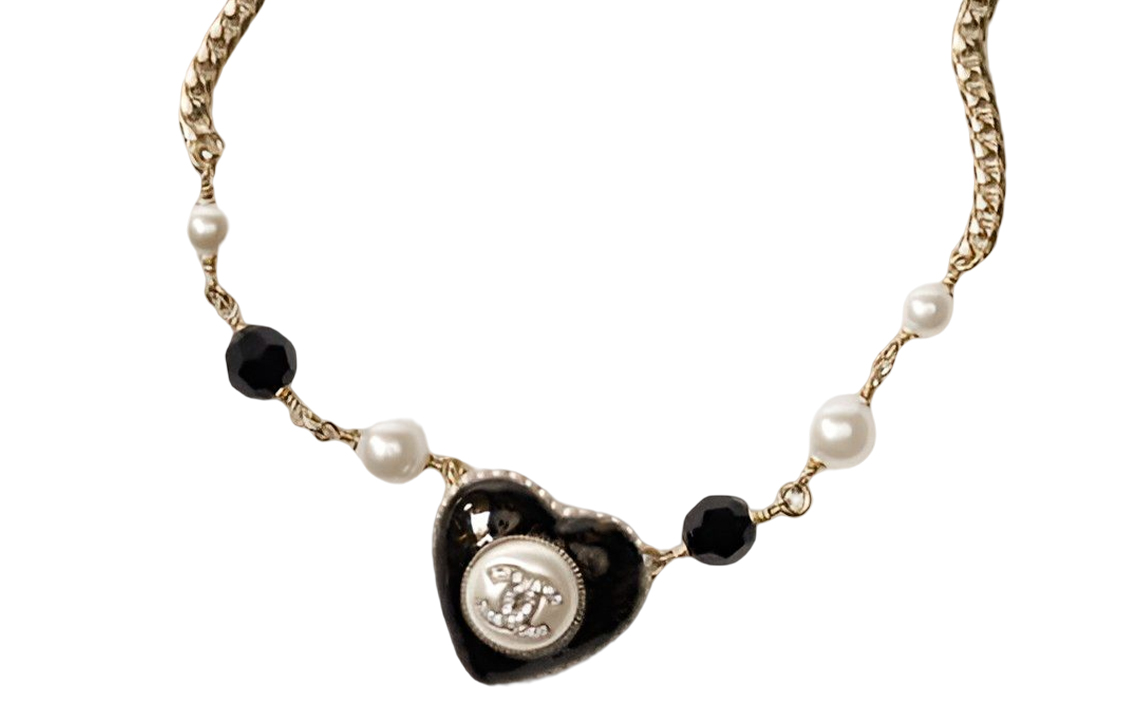 (Women) CHANEL Pearl Crystal Heart Pendant Necklace  Black/Gold. AB9382-B09088-NK216