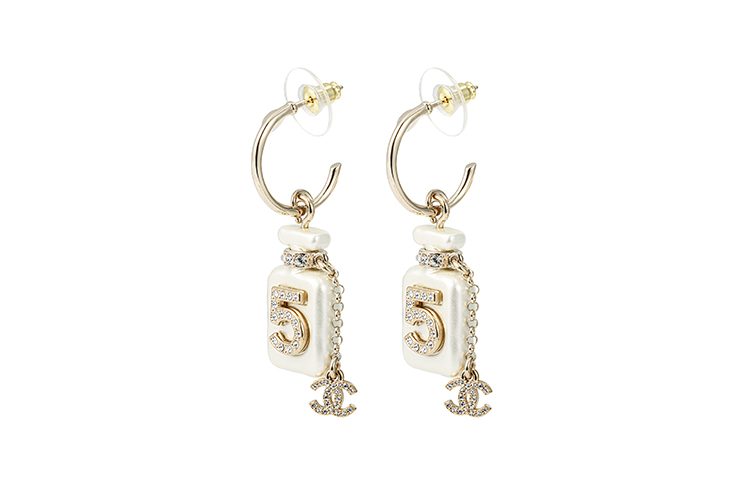 (Women) CHANEL Pearl Rhinestone Metal Number Earrings  White. AB8468-B08259-NI490