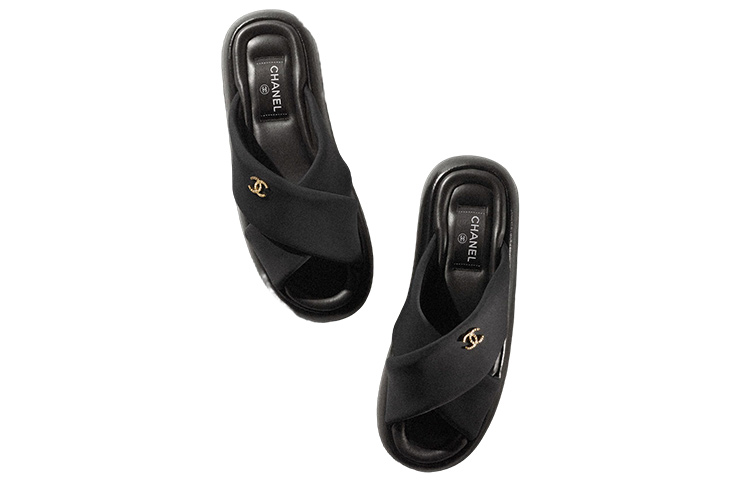 Shop (W) Chanel Sandalia Acolchada Negra de Tela G38864-X56508-94305