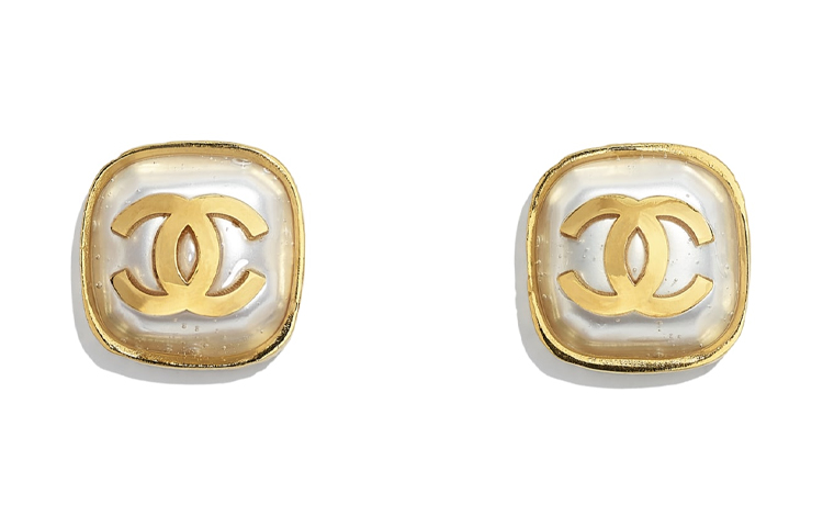 (Women) CHANEL Resin Logo Earrings Women in Platinum White Color AB5450-B04693-N9834
