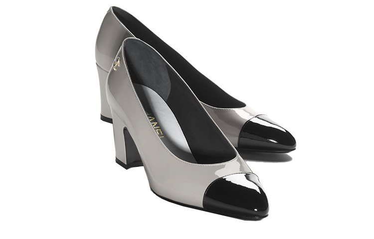 Lookbook (W) Chanel Escarpins Gris et Noir en Cuir Verni à Talon Bloc G45053-B13339-NP617