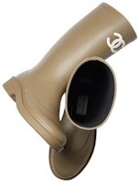 (W) 샤넬 다크베이지 러버 레인부츠 G39620-X56326-0Q303 Shop (W) 샤넬 다크베이지 러버 레인부츠 G39620-X56326-0Q303