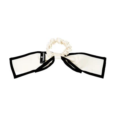 (Women) CHANEL Silk Hair Tie for Women Ivory/Black - Fashionable and Comfortable. AA7530B0560210800