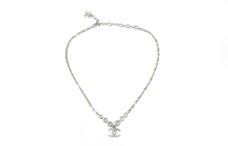 (Women) CHANEL Silver Double C Logo Rhinestone Necklace for Women. AB7026-B06561-NF089 圖 3