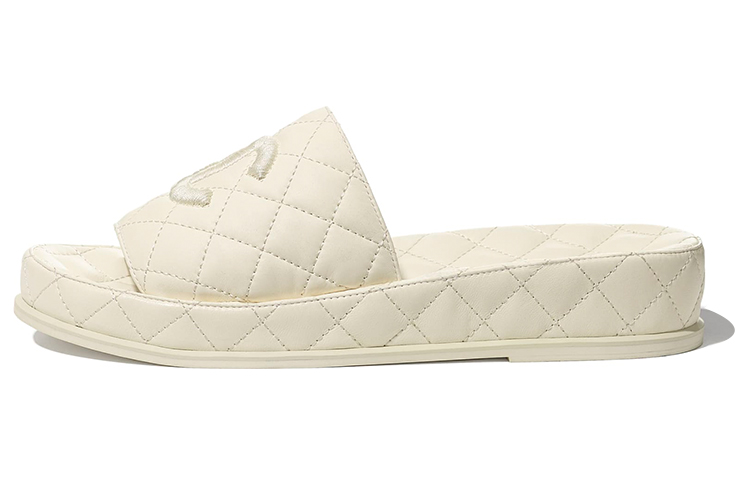 (W) Chanel Slipper 'Milk White'