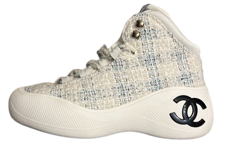 (W) Chanel Sneaker Collection '22N Ski Capsule Beige'