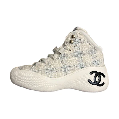 (W) Chanel Sneaker Collection '22N Ski Capsule Beige'