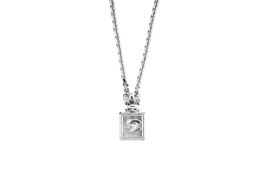 Lookbook (Women) Chanel Spring/Summer 2023 Perfume Bottle Pendant Necklace with Crystals for Women. ABA323-B10497-NN166