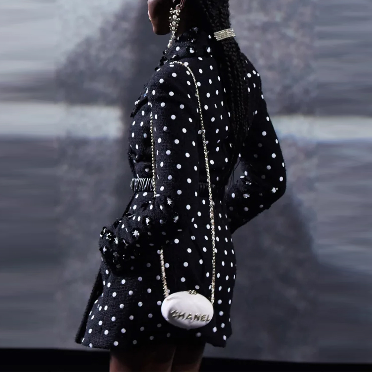 Shop (W) 香奈兒 2023春夏黑色波點V領外套 女款 P74822-V66341-M9999