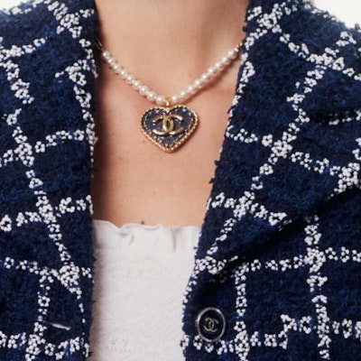 (Women) CHANEL Spring/Summer 2024 Navy Blue Checkered Button-Up Jacket P76725-V68782-NU898 Sizing (Women) CHANEL Spring/Summer 2024 Navy Blue Checkered Button-Up Jacket P76725-V68782-NU898